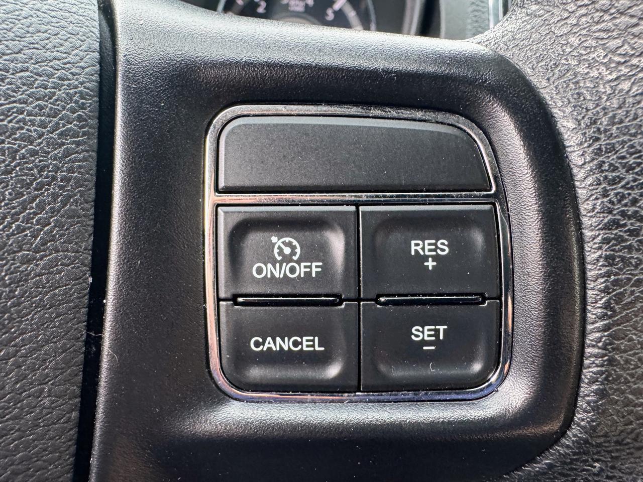 2012 Chrysler 200 LX Photo