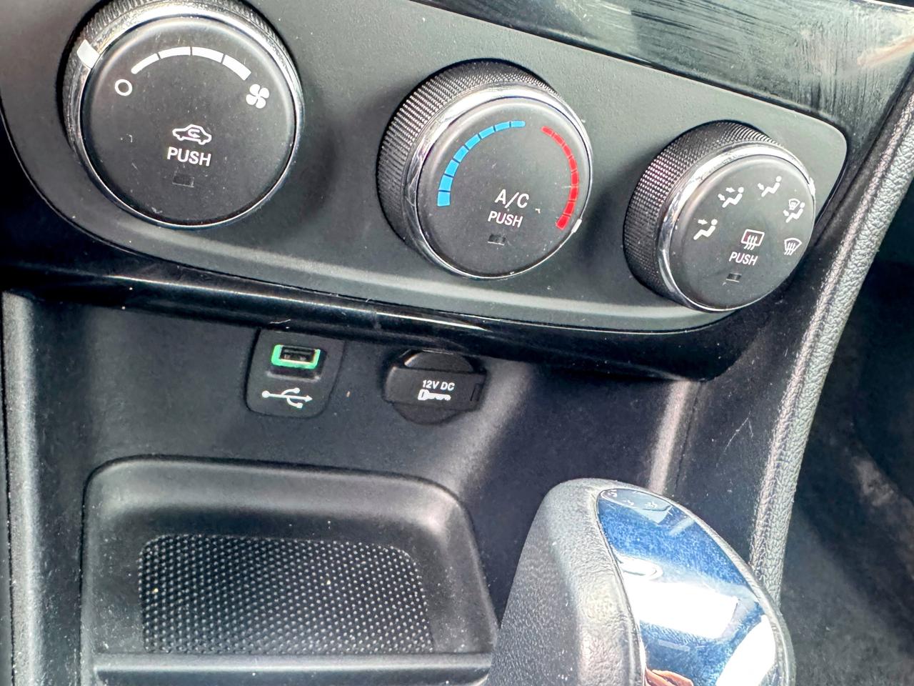 2012 Chrysler 200 LX Photo