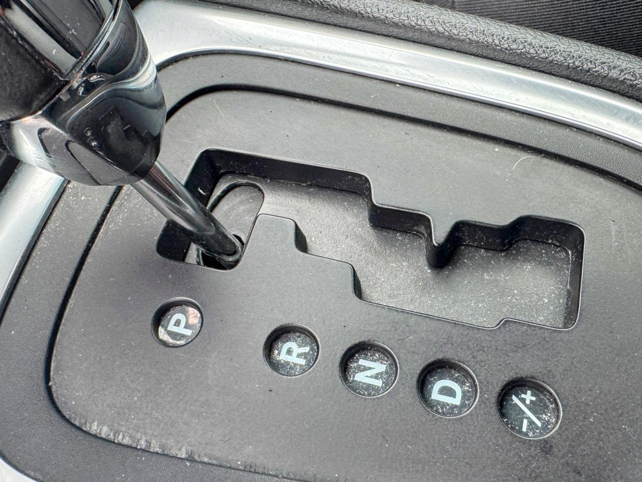 2012 Chrysler 200 LX Photo