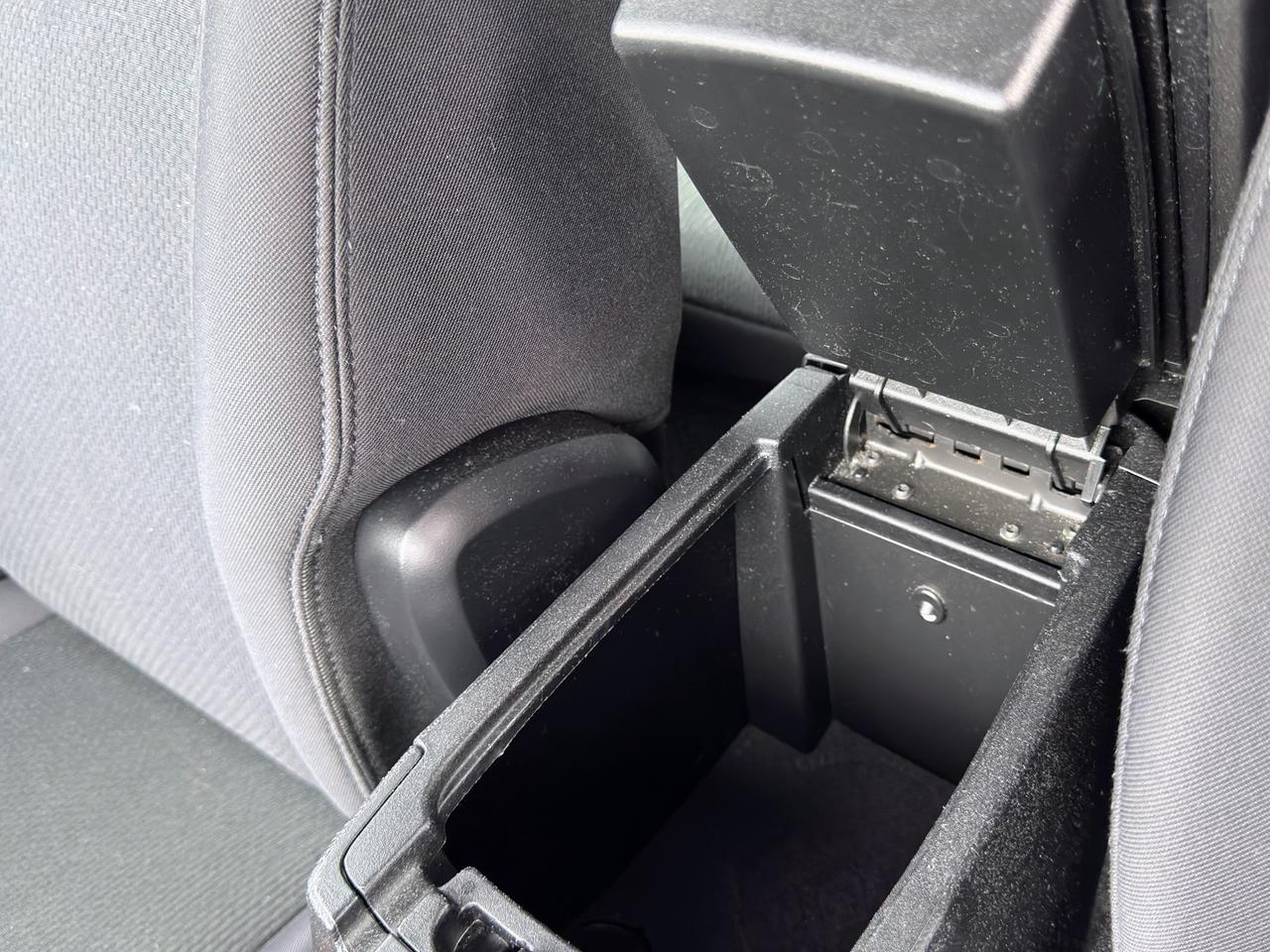 2012 Chrysler 200 LX Photo