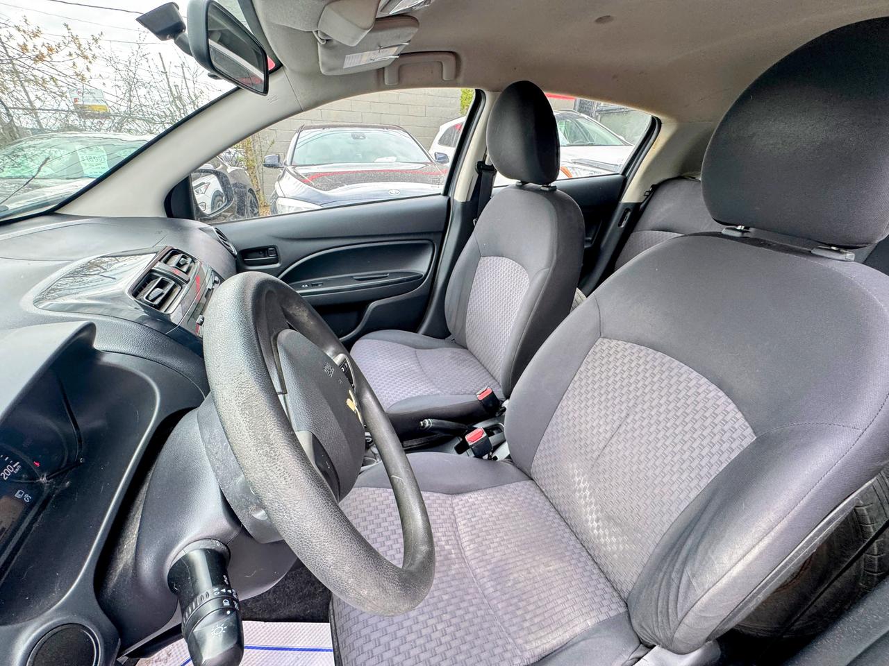 2017 Mitsubishi Mirage ES Photo4