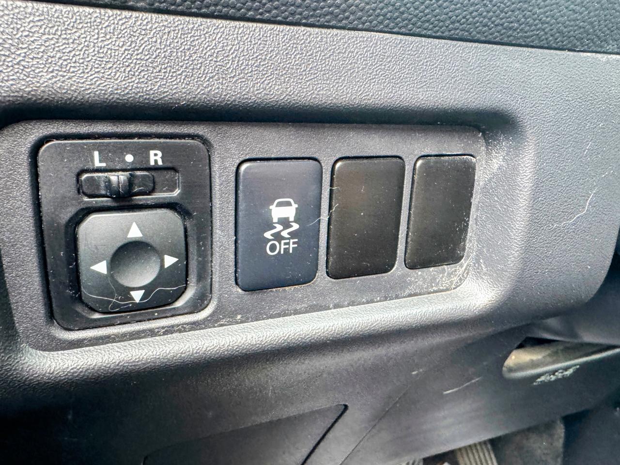 2017 Mitsubishi Mirage ES Photo