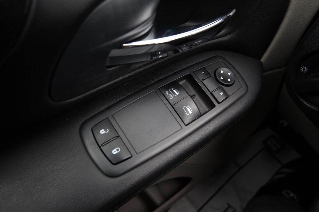 2012 Dodge Grand Caravan SE Photo