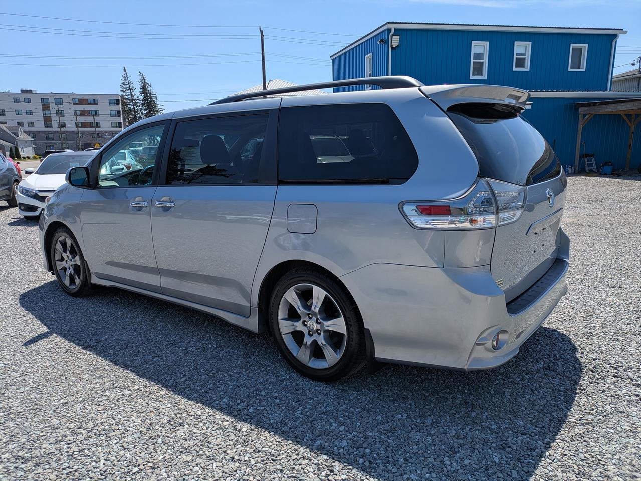 2013 Toyota Sienna 5DR V6 SE 8-PASS FWD Photo2