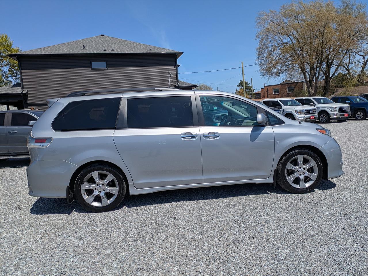2013 Toyota Sienna 5DR V6 SE 8-PASS FWD Photo