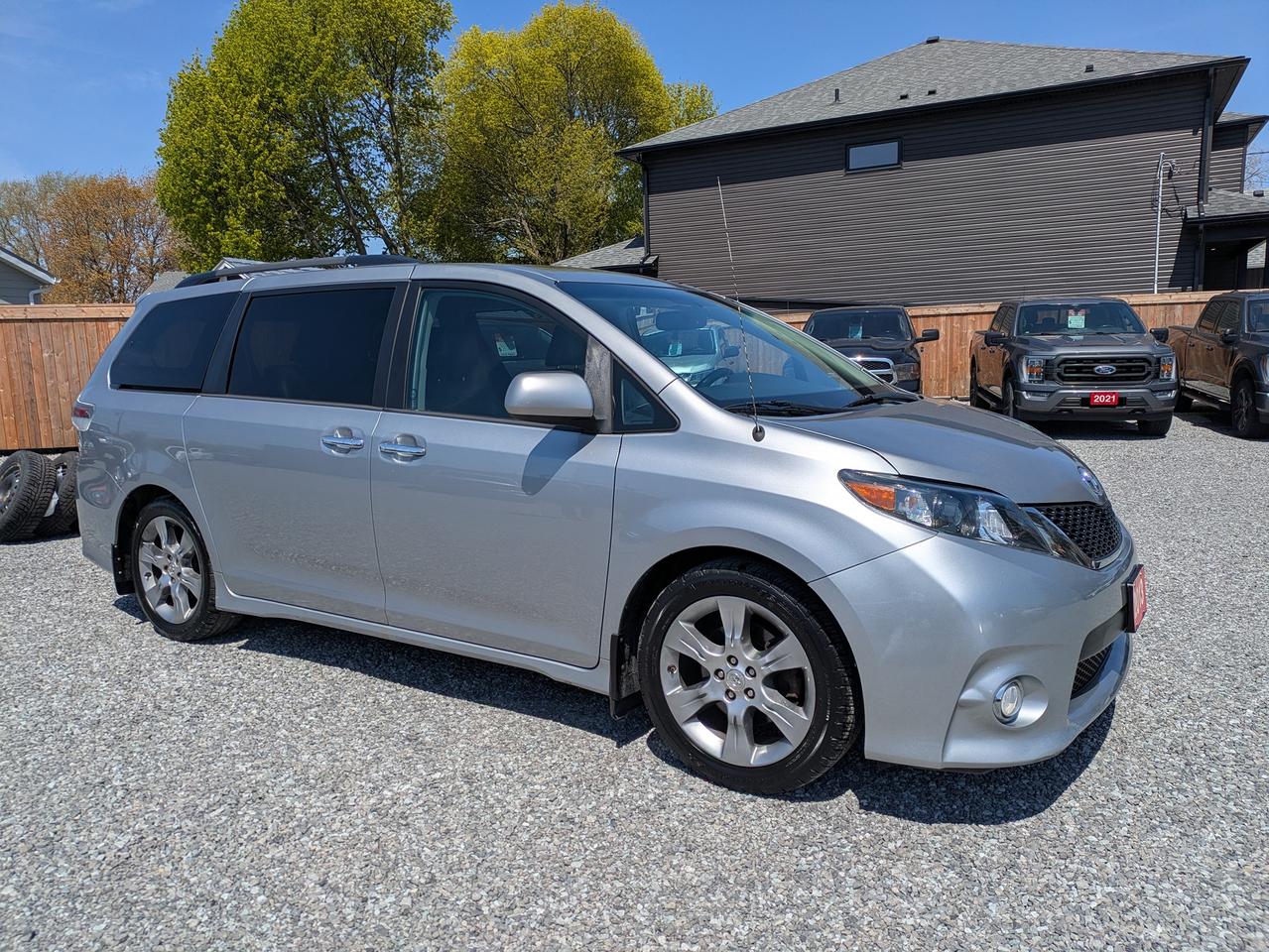 2013 Toyota Sienna 5DR V6 SE 8-PASS FWD Photo