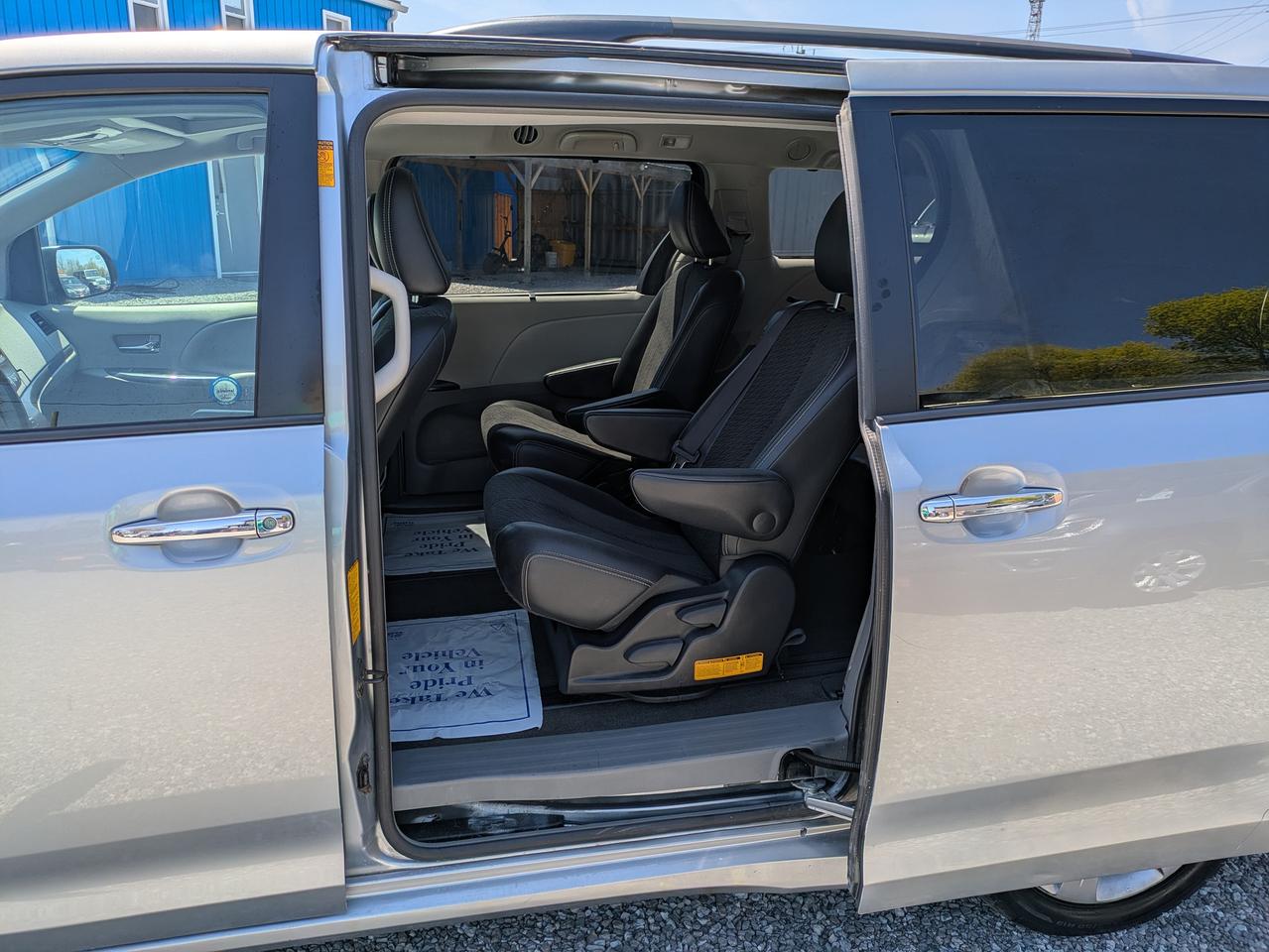 2013 Toyota Sienna 5DR V6 SE 8-PASS FWD Photo