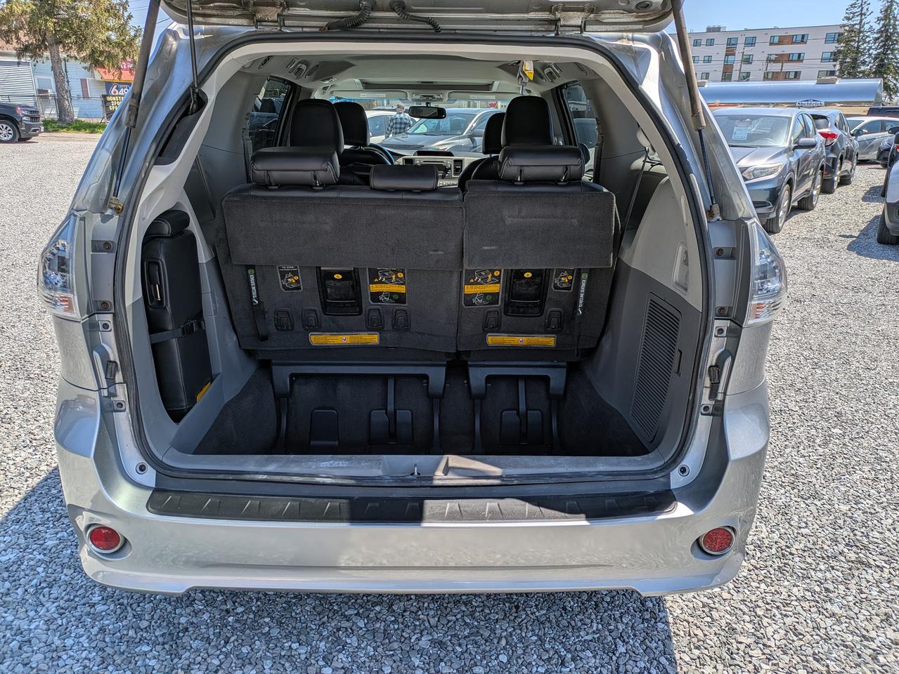 2013 Toyota Sienna 5DR V6 SE 8-PASS FWD Photo