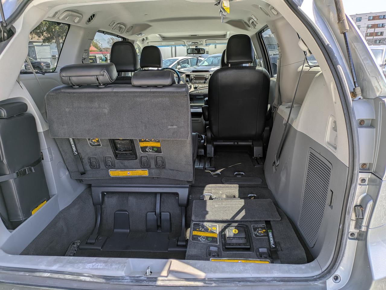 2013 Toyota Sienna 5DR V6 SE 8-PASS FWD Photo