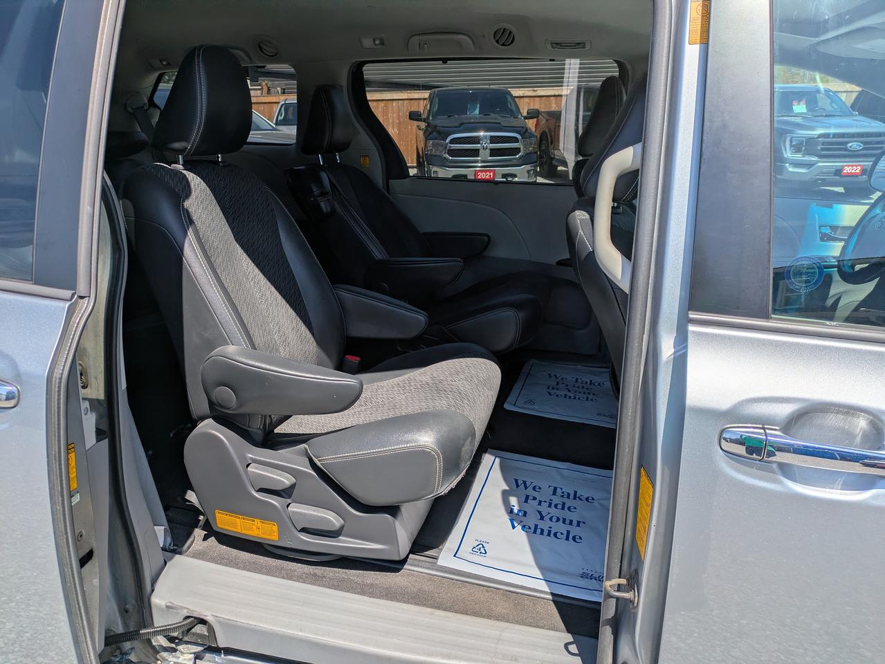 2013 Toyota Sienna 5DR V6 SE 8-PASS FWD Photo