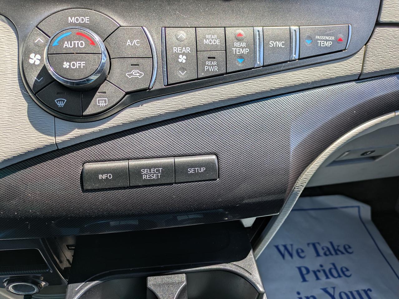 2013 Toyota Sienna 5DR V6 SE 8-PASS FWD Photo