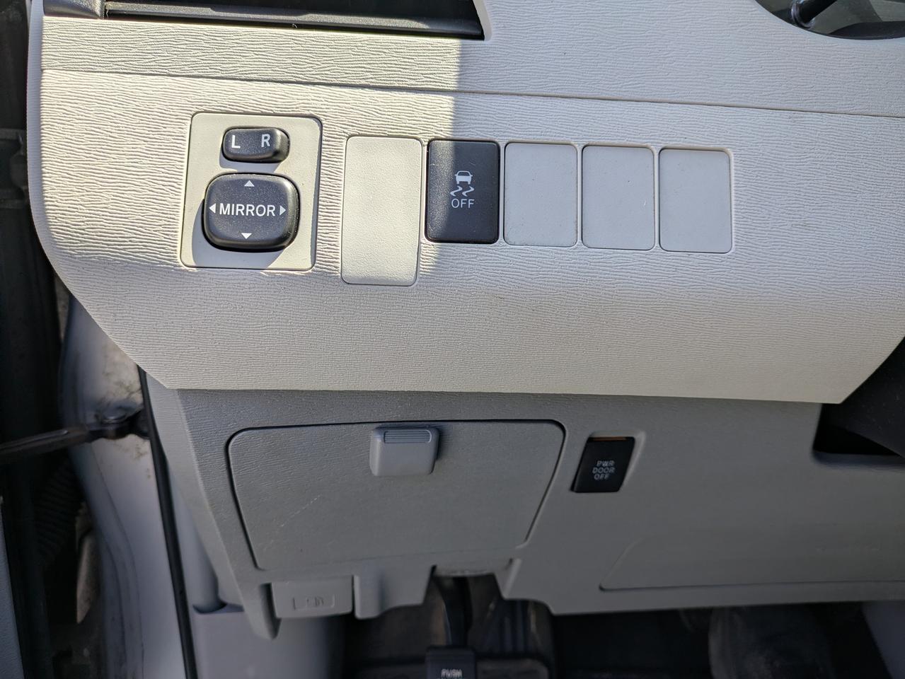 2013 Toyota Sienna 5DR V6 SE 8-PASS FWD Photo