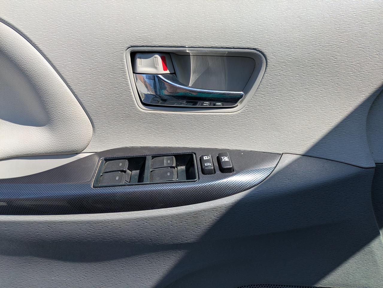 2013 Toyota Sienna 5DR V6 SE 8-PASS FWD Photo
