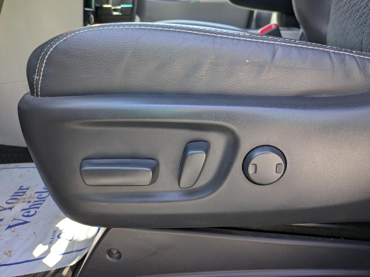 2013 Toyota Sienna 5DR V6 SE 8-PASS FWD Photo