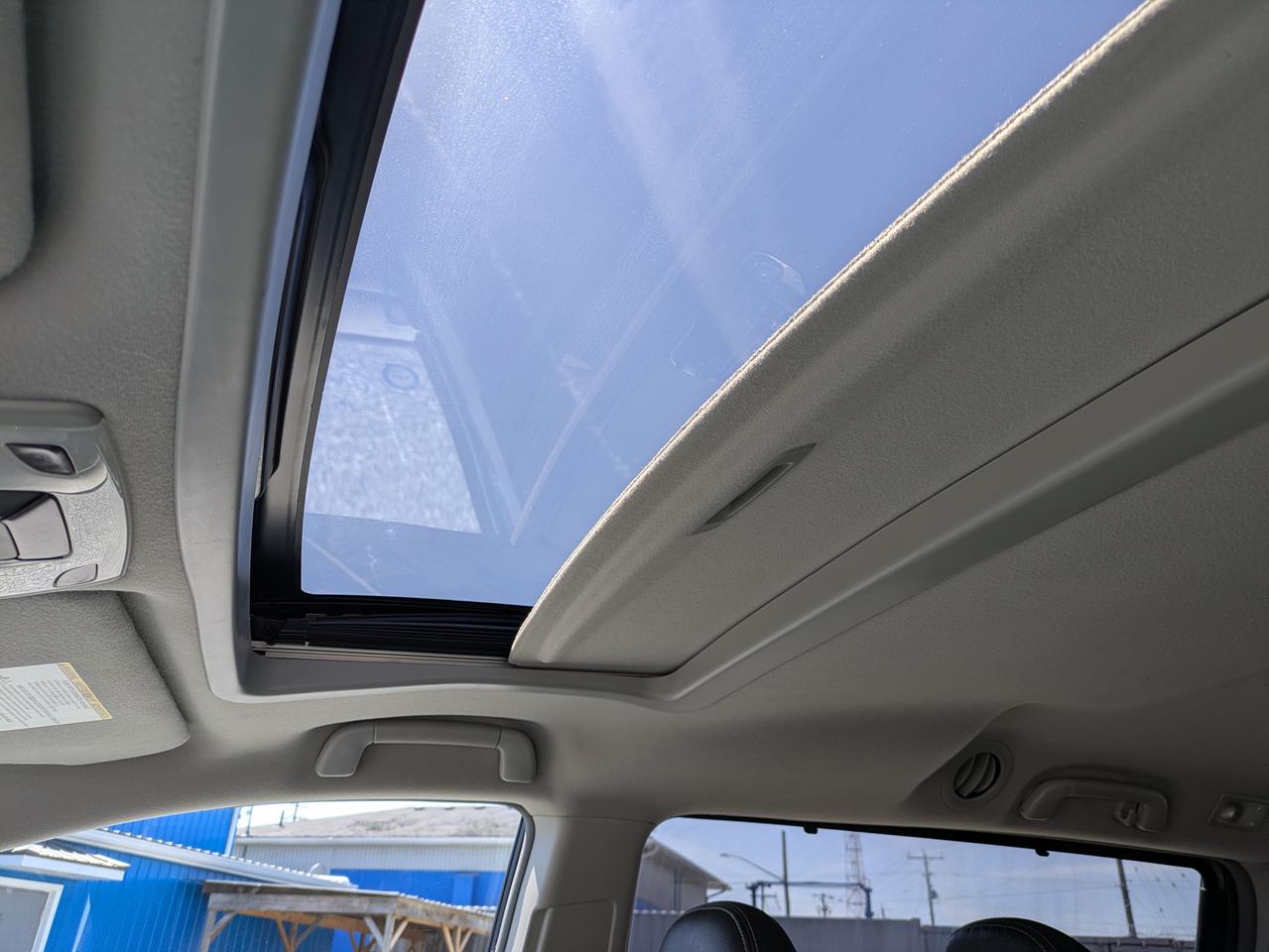 2013 Toyota Sienna 5DR V6 SE 8-PASS FWD Photo