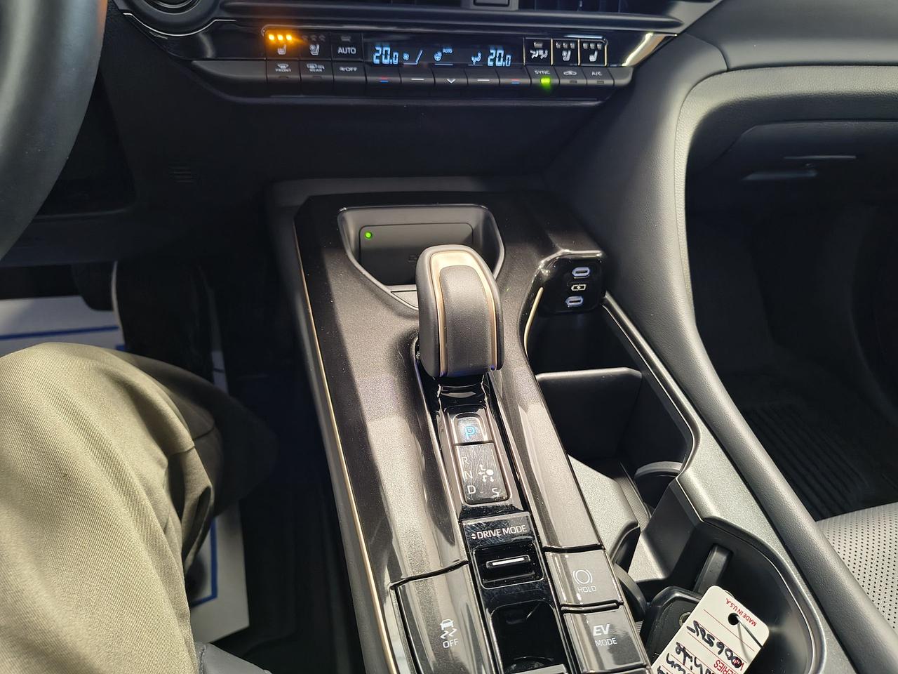 2025 Toyota Crown Signia Limited Photo