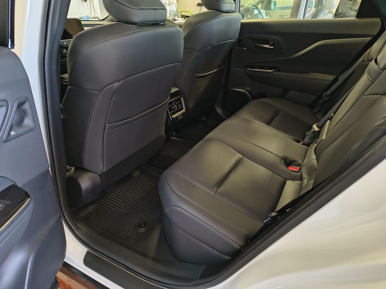 2025 Toyota Crown Signia Limited Photo0
