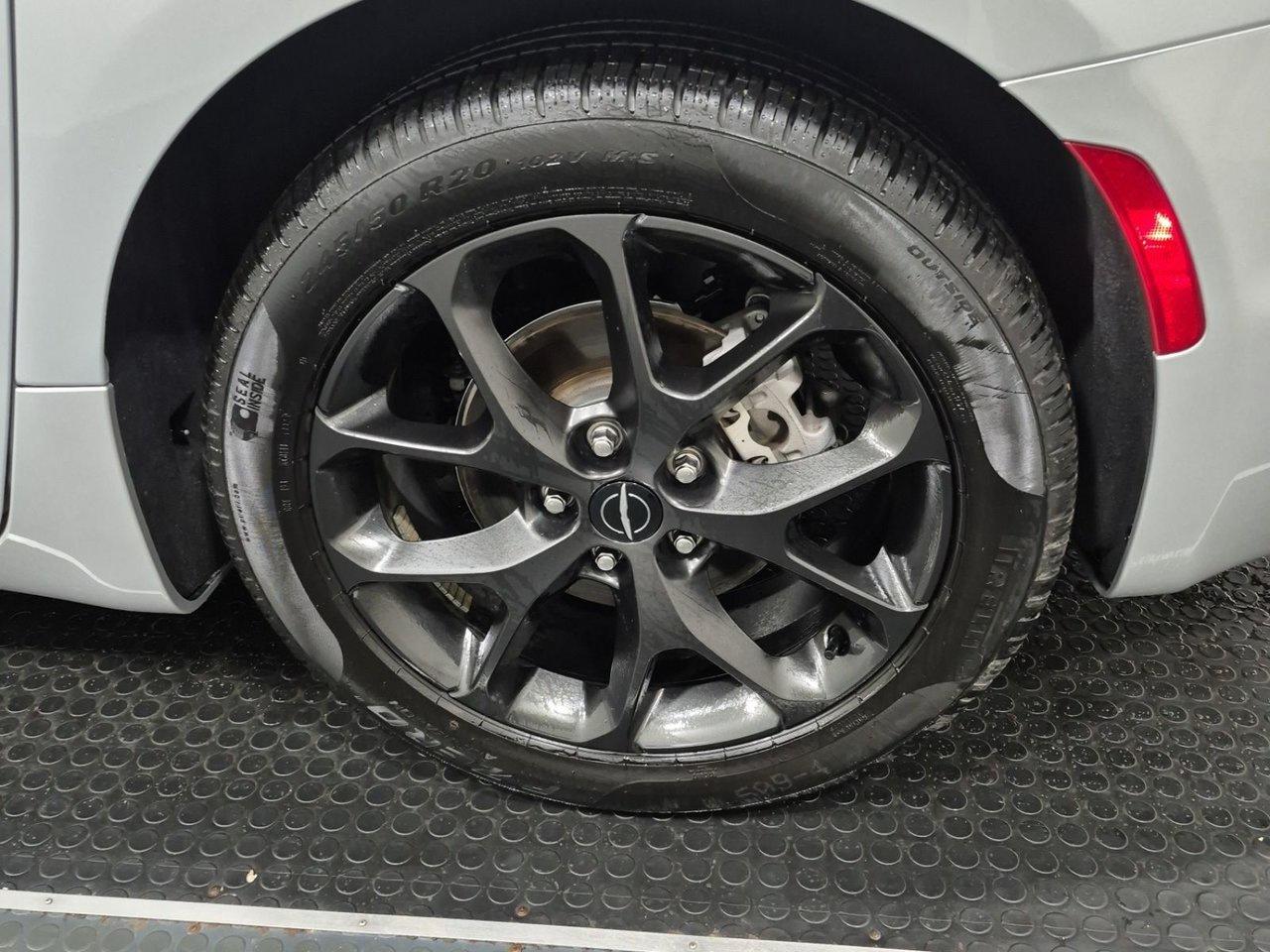 2024 Chrysler Pacifica Limited FWD Photo