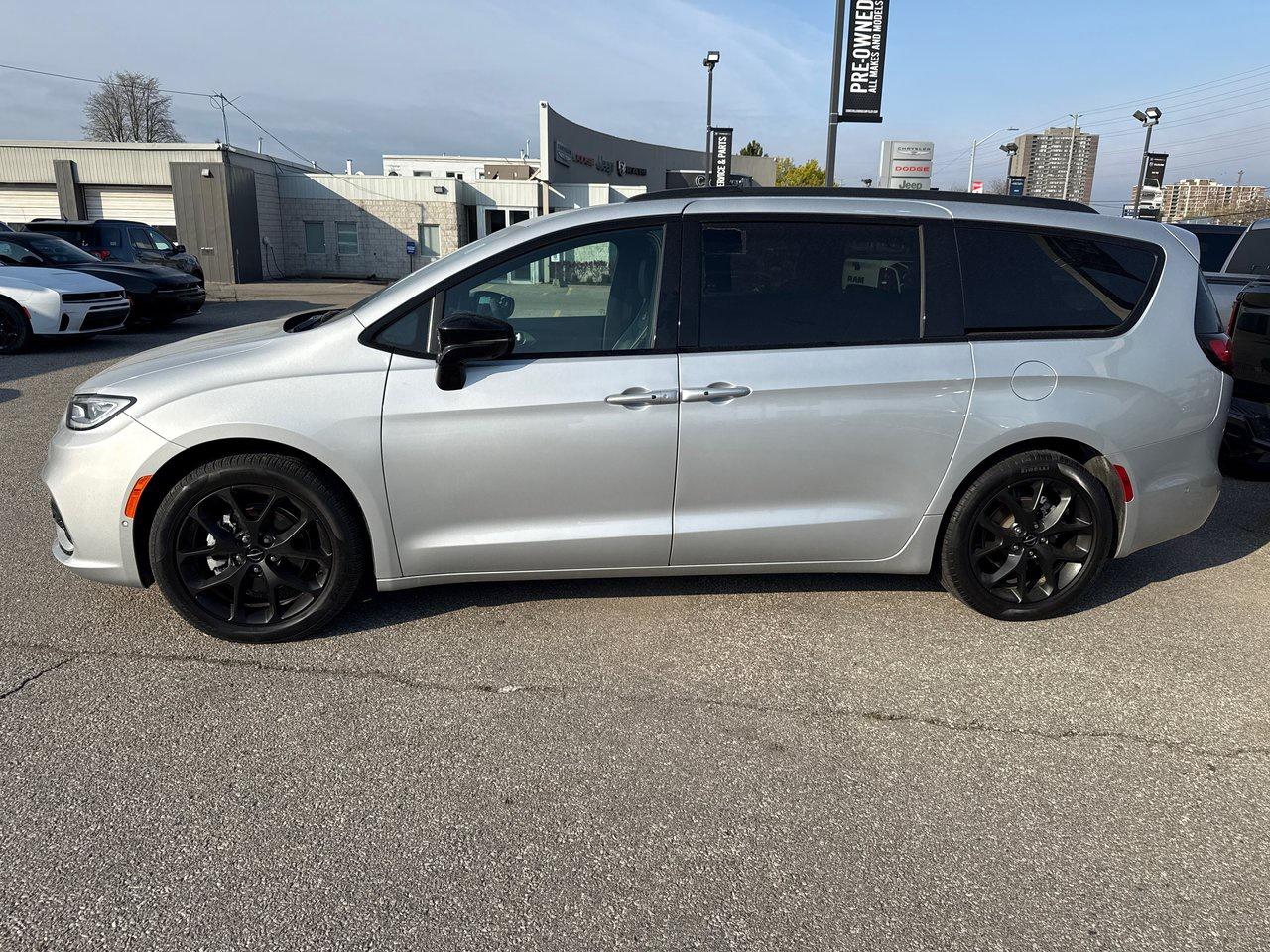 2024 Chrysler Pacifica Limited FWD Photo