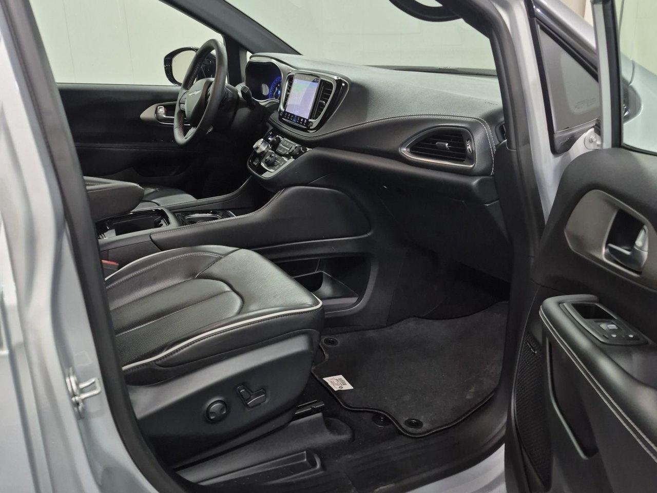 2024 Chrysler Pacifica Limited FWD Photo