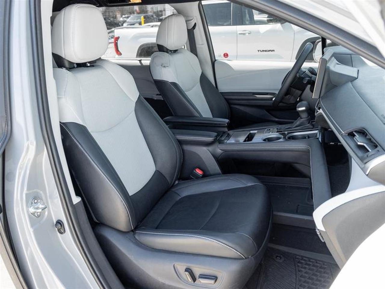 2025 Toyota Sienna Hybrid Sienna XSE AWD 7-Pass Sunroof | Backup Cam | Captains Chair | Heated Seats Photo