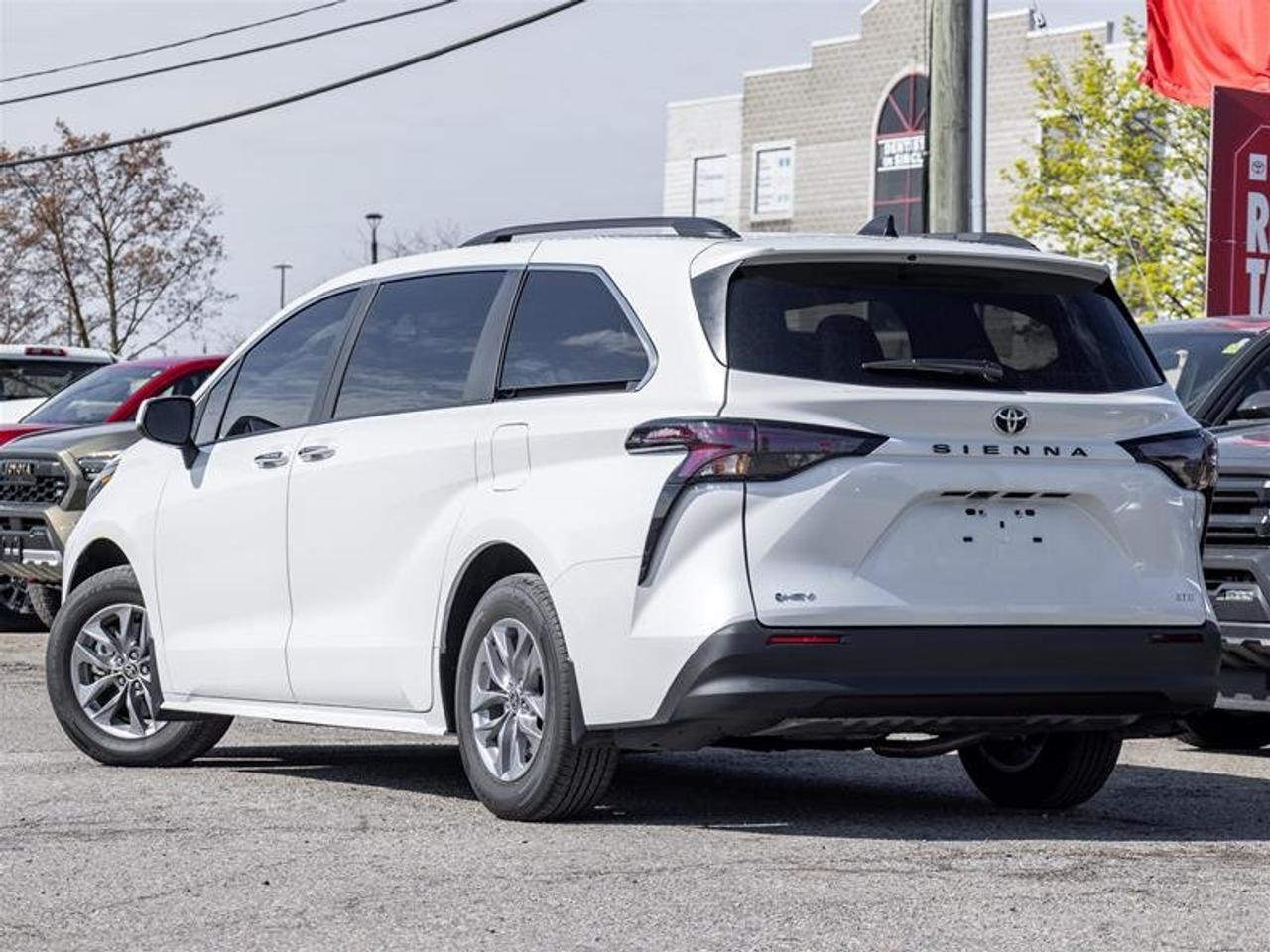 2026 Toyota Sienna Hybrid Sienna XLE 8-Pass Heated Seats| Power Moonroof| Heated Steering Wheel| Backup Camera| XLE Photo4
