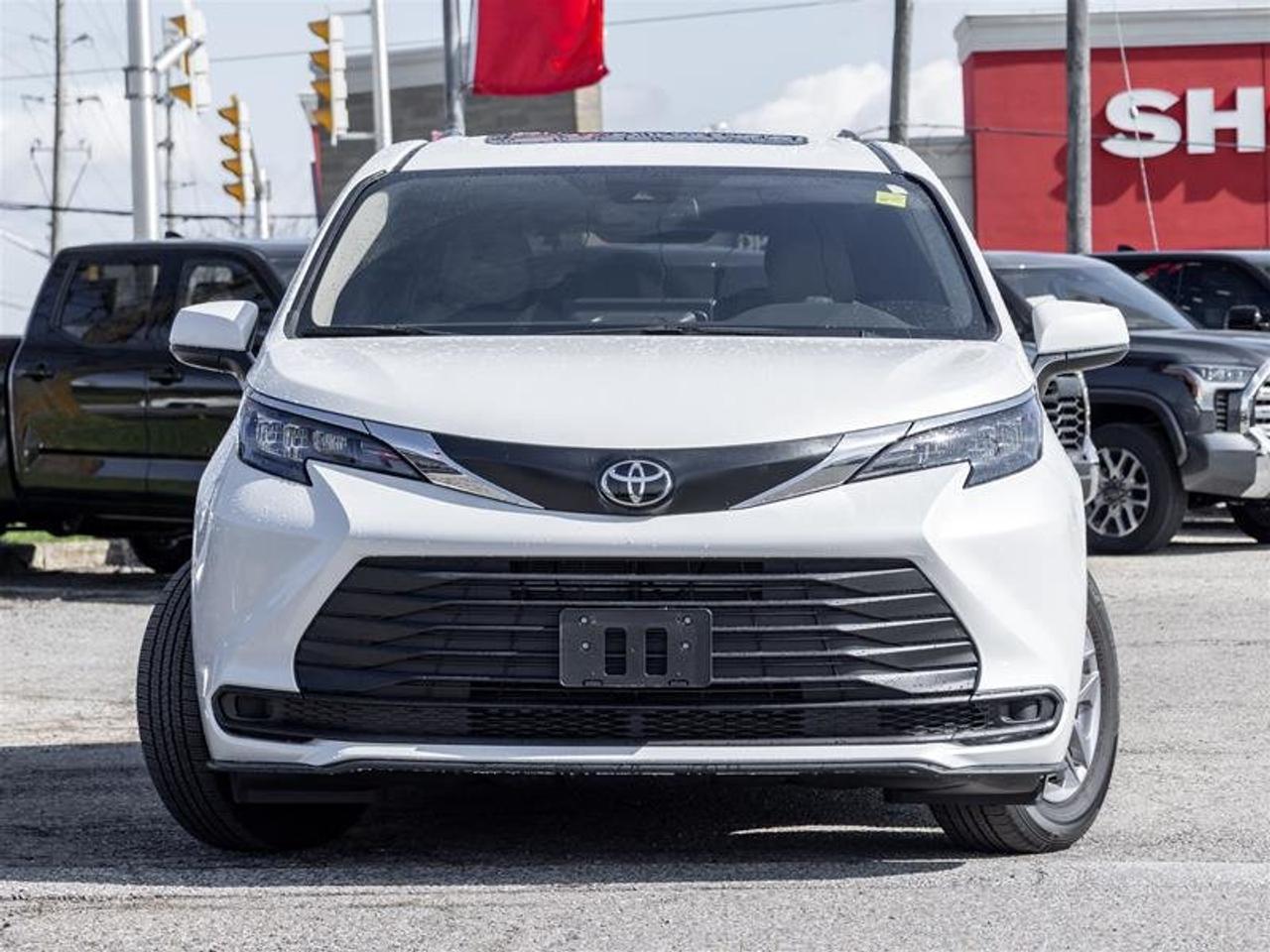 2026 Toyota Sienna Hybrid Sienna XLE 8-Pass Heated Seats| Power Moonroof| Heated Steering Wheel| Backup Camera| XLE Photo