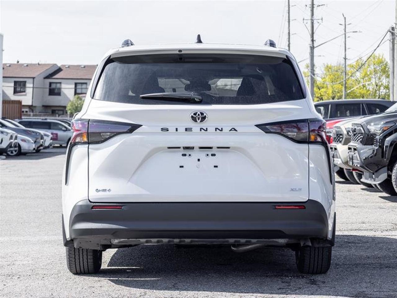2026 Toyota Sienna Hybrid Sienna XLE 8-Pass Heated Seats| Power Moonroof| Heated Steering Wheel| Backup Camera| XLE Photo