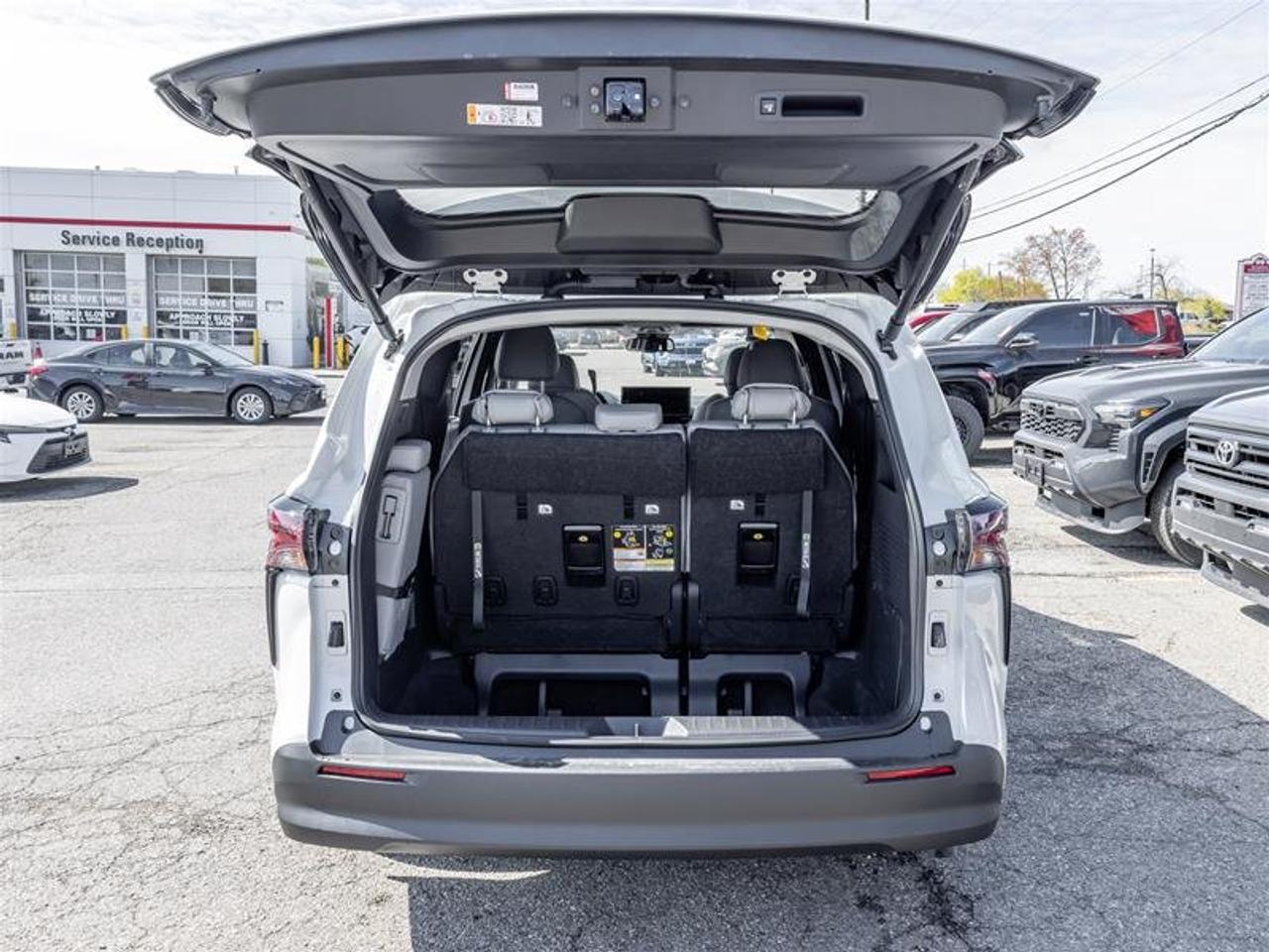 2026 Toyota Sienna Hybrid Sienna XLE 8-Pass Heated Seats| Power Moonroof| Heated Steering Wheel| Backup Camera| XLE Photo
