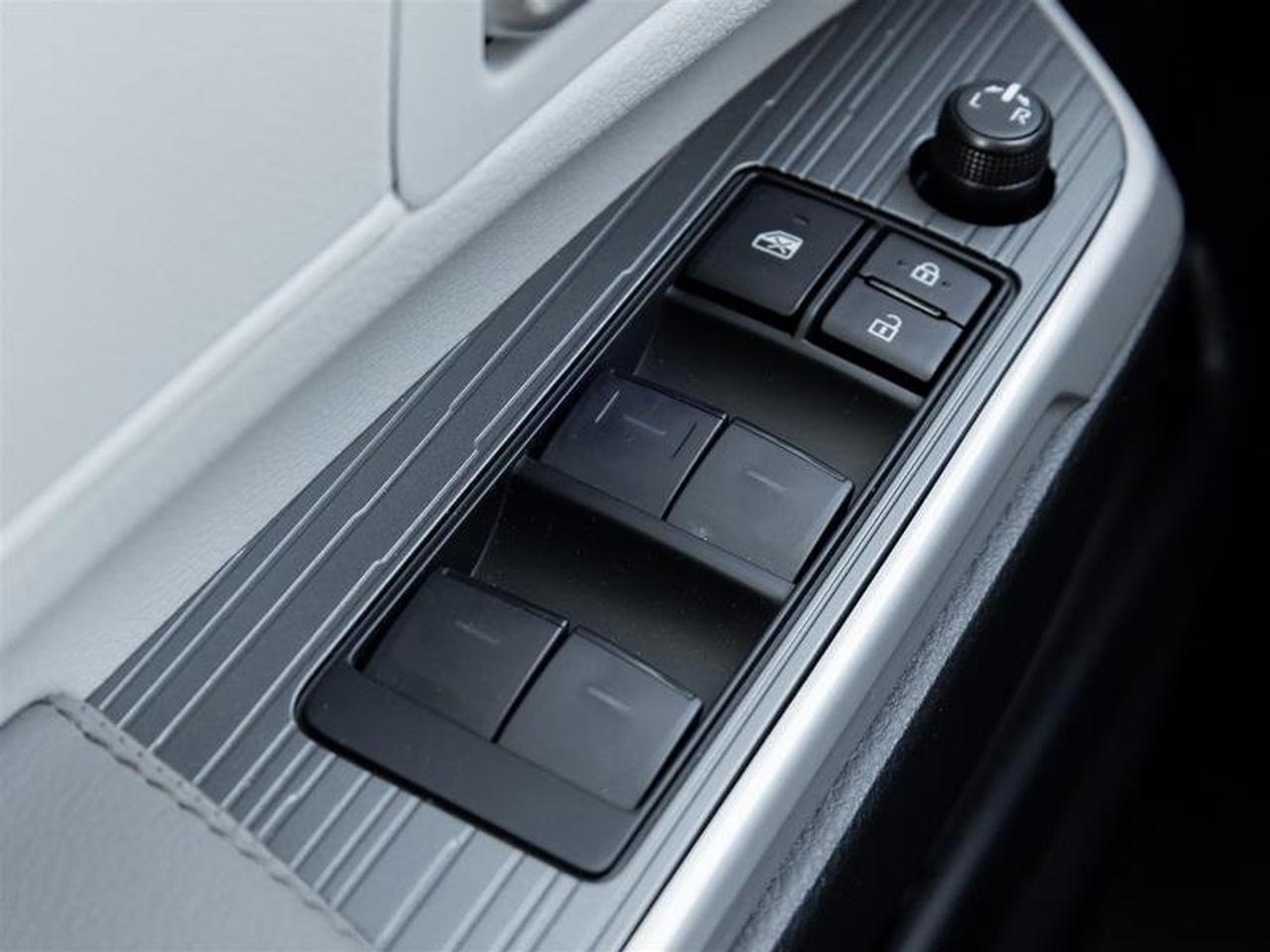 2026 Toyota Sienna Hybrid Sienna XLE 8-Pass Heated Seats| Power Moonroof| Heated Steering Wheel| Backup Camera| XLE Photo