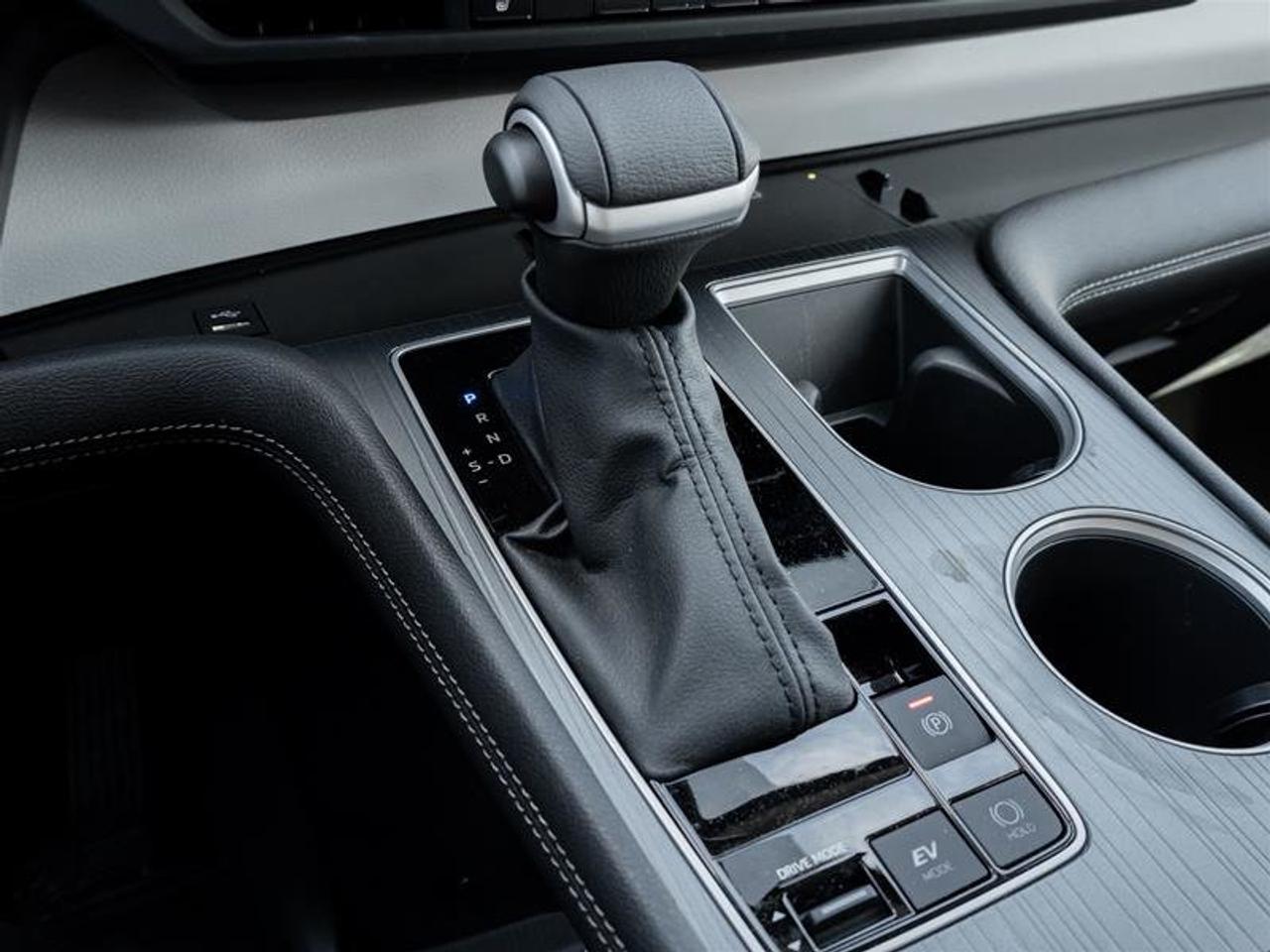 2026 Toyota Sienna Hybrid Sienna XLE 8-Pass Heated Seats| Power Moonroof| Heated Steering Wheel| Backup Camera| XLE Photo