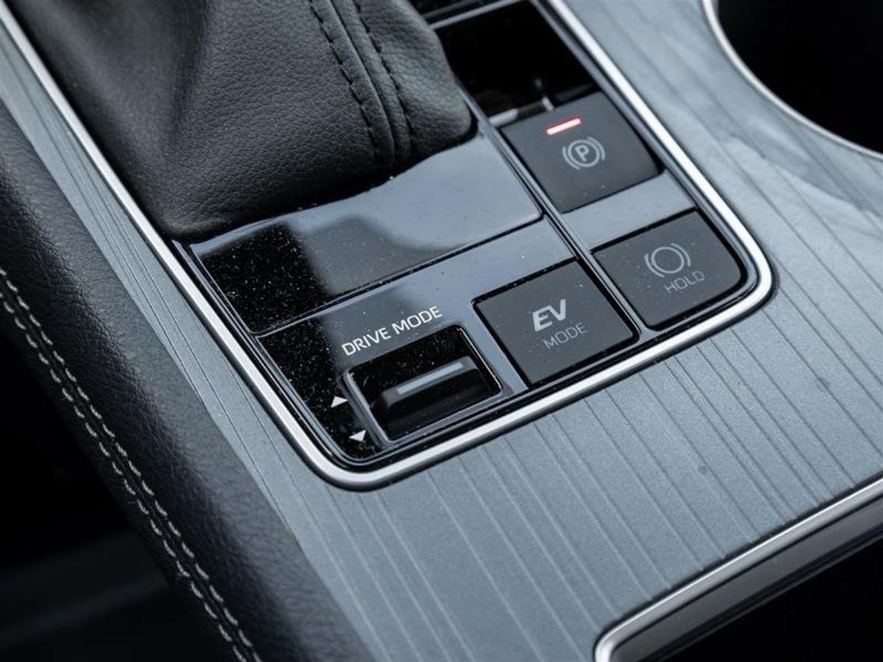 2026 Toyota Sienna Hybrid Sienna XLE 8-Pass Heated Seats| Power Moonroof| Heated Steering Wheel| Backup Camera| XLE Photo