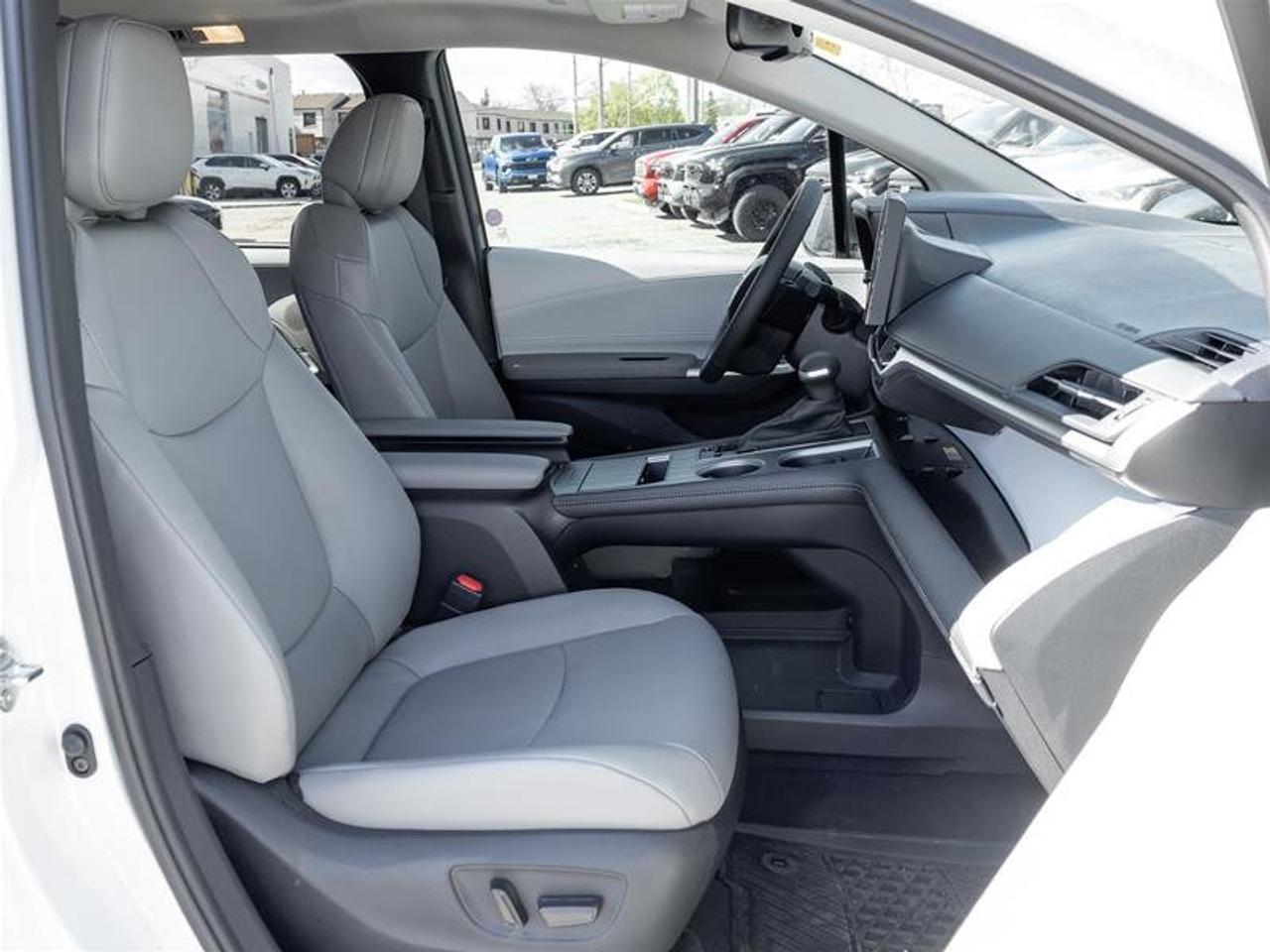 2026 Toyota Sienna Hybrid Sienna XLE 8-Pass Heated Seats| Power Moonroof| Heated Steering Wheel| Backup Camera| XLE Photo