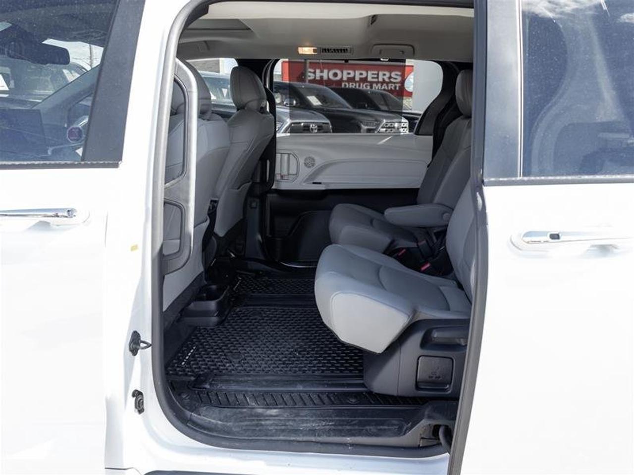 2026 Toyota Sienna Hybrid Sienna XLE 8-Pass Heated Seats| Power Moonroof| Heated Steering Wheel| Backup Camera| XLE Photo