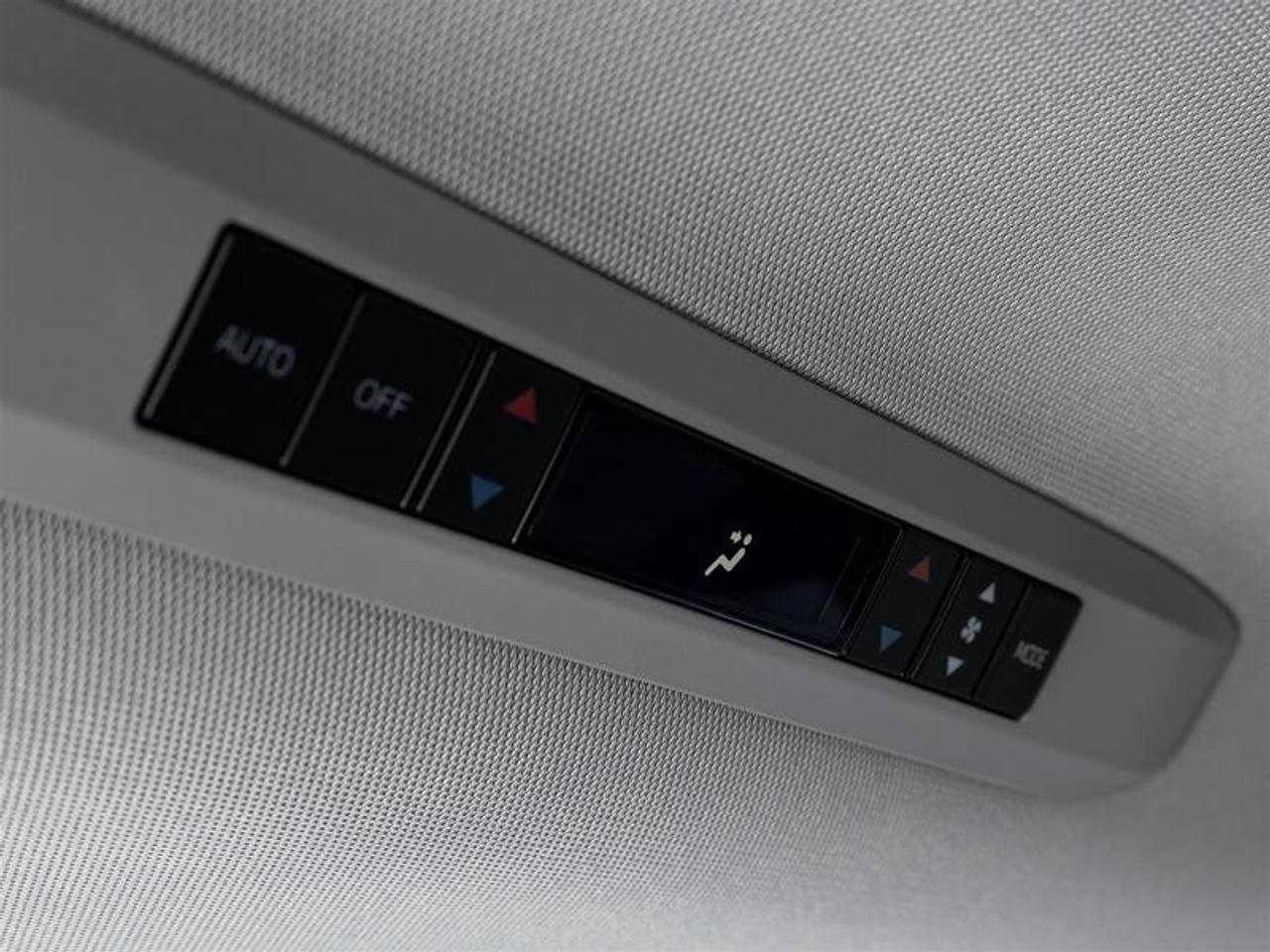 2026 Toyota Sienna Hybrid Sienna XLE 8-Pass Heated Seats| Power Moonroof| Heated Steering Wheel| Backup Camera| XLE Photo