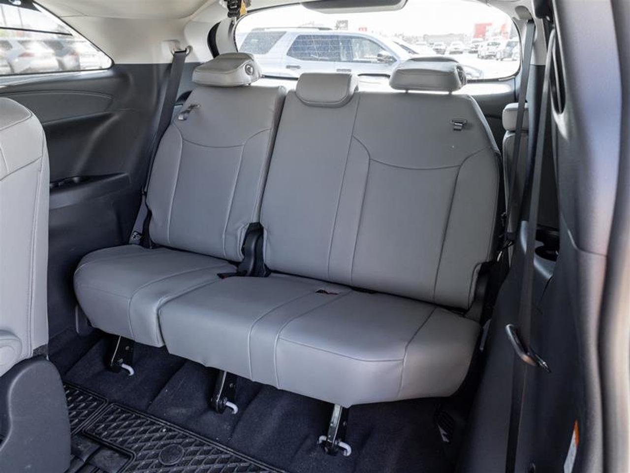 2026 Toyota Sienna Hybrid Sienna XLE 8-Pass Heated Seats| Power Moonroof| Heated Steering Wheel| Backup Camera| XLE Photo
