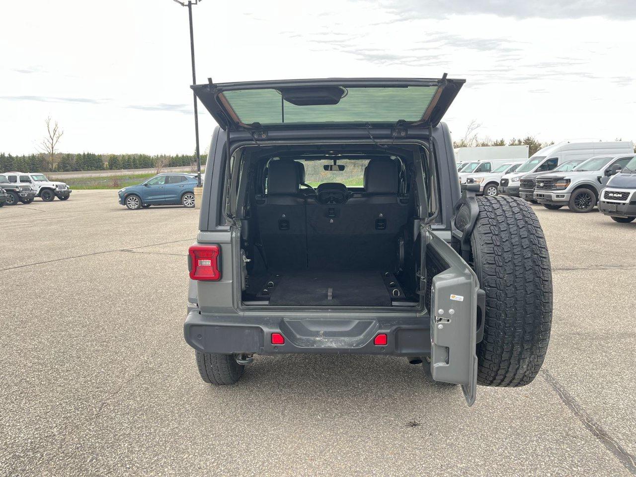 2020 Jeep WRANGLER UNLIMITED Sahara 4x4 Photo