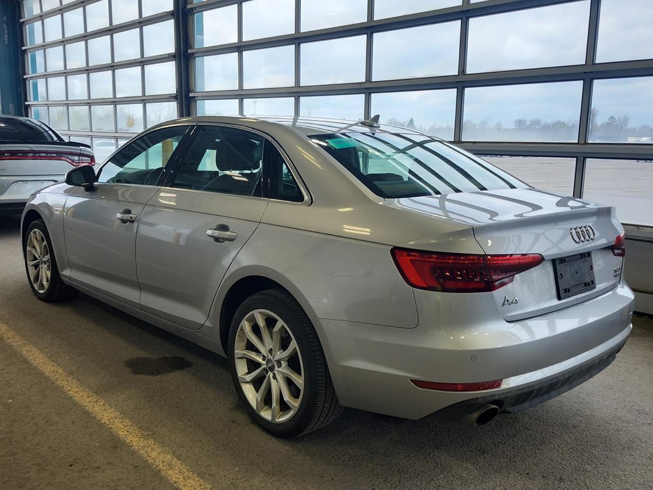 2017 Audi A4 Progressiv-DEALER SERVICED! LEATHER, NAV, SUNROOF! Photo3