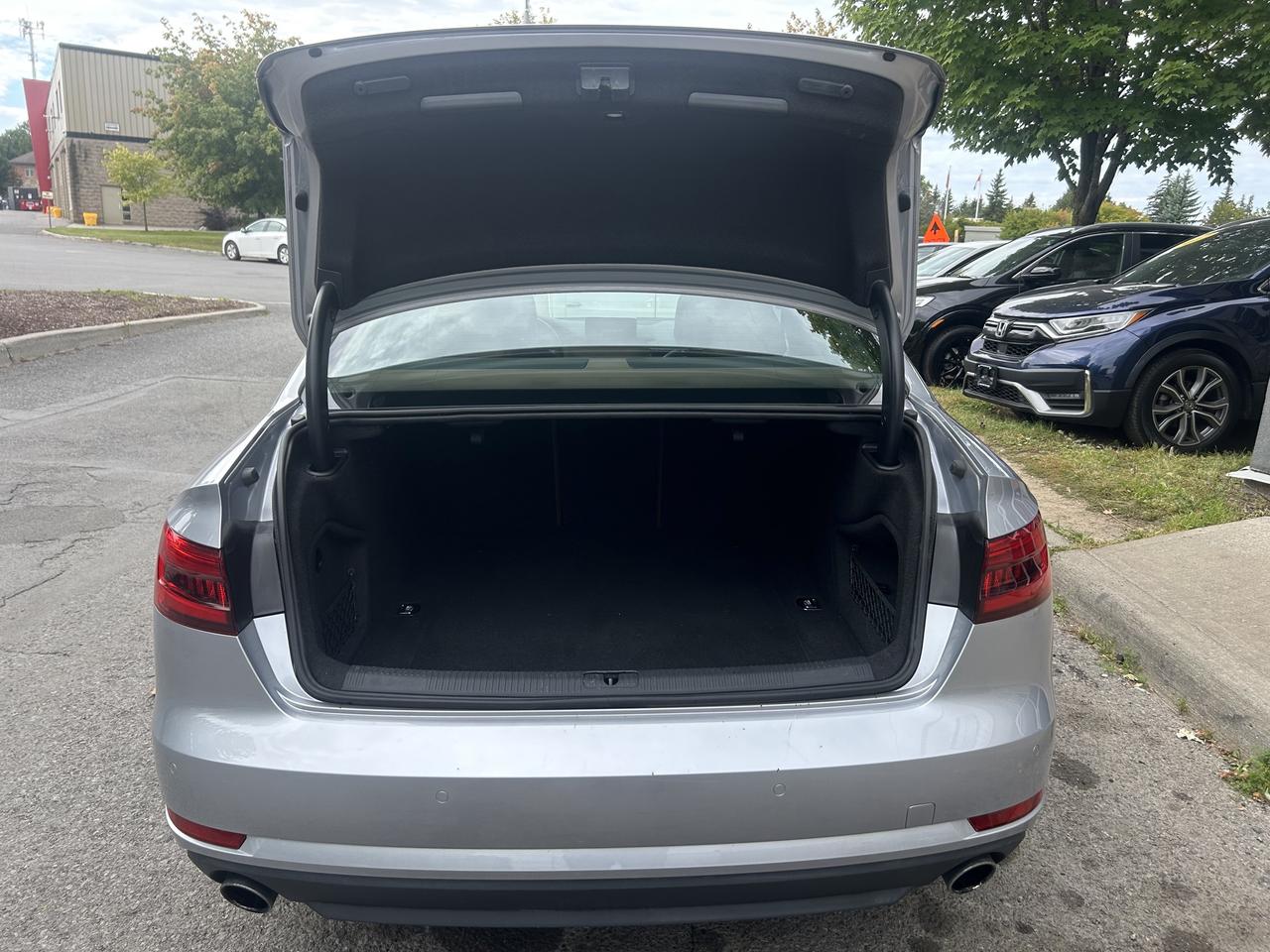 2017 Audi A4 Progressiv-DEALER SERVICED! LEATHER, NAV, SUNROOF! - Photo #5