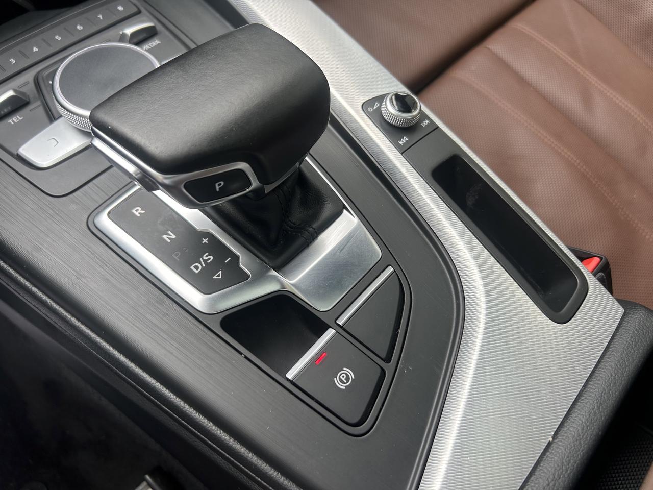 2017 Audi A4 Progressiv-DEALER SERVICED! LEATHER, NAV, SUNROOF! Photo