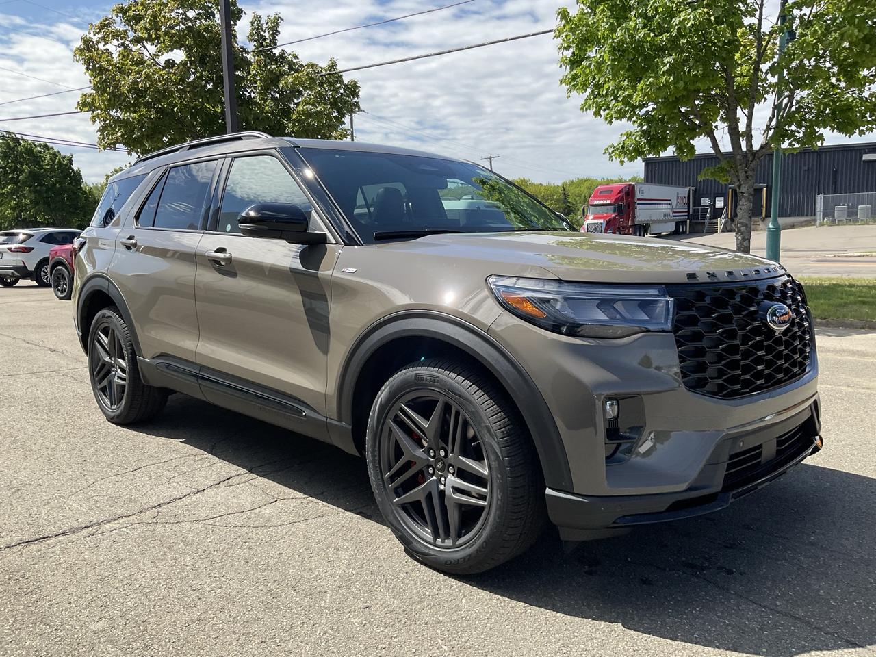 2026 Ford Explorer ST-Line Photo2