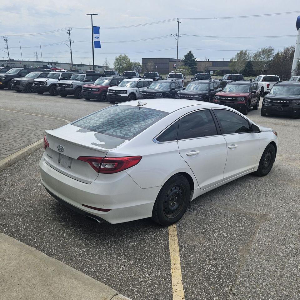 2015 Hyundai Sonata GL, HEATED SEATS, WINTER TIRES, GREAT ON GAS! Photo