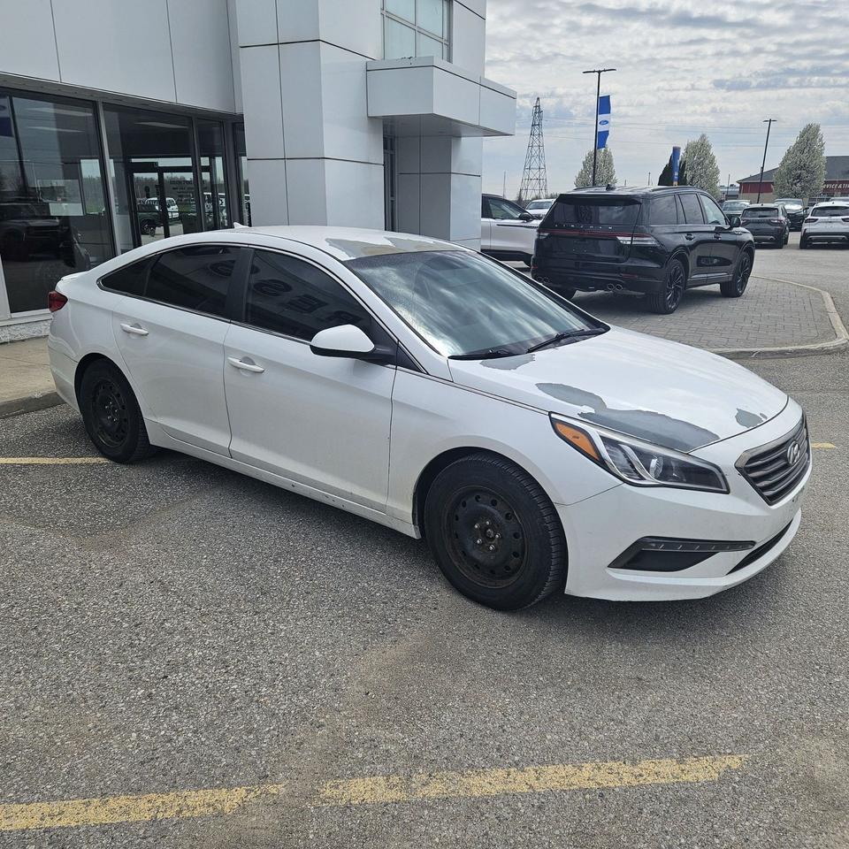 2015 Hyundai Sonata GL, HEATED SEATS, WINTER TIRES, GREAT ON GAS! Photo