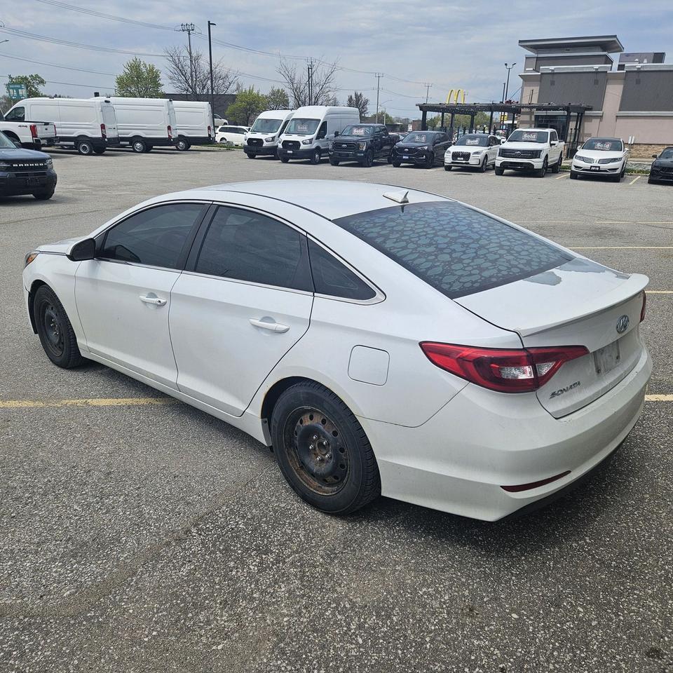 2015 Hyundai Sonata GL, HEATED SEATS, WINTER TIRES, GREAT ON GAS! Photo