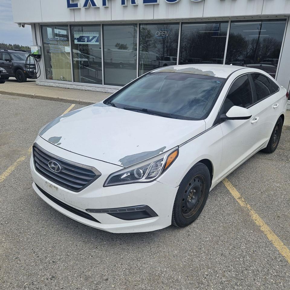 2015 Hyundai Sonata GL, HEATED SEATS, WINTER TIRES, GREAT ON GAS! Photo