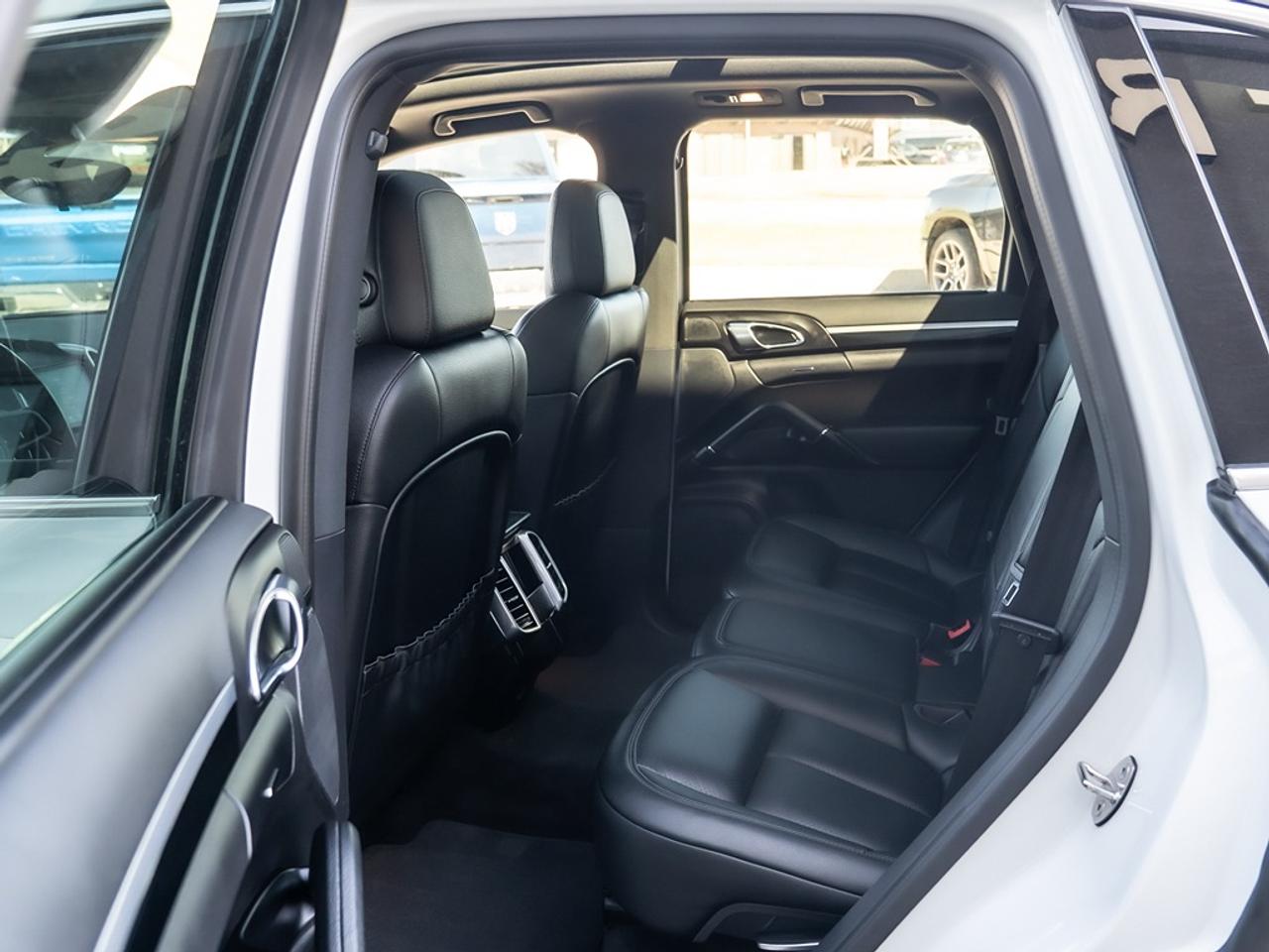 2018 Porsche Cayenne Base SPORT UTILITY 4-DR Photo17