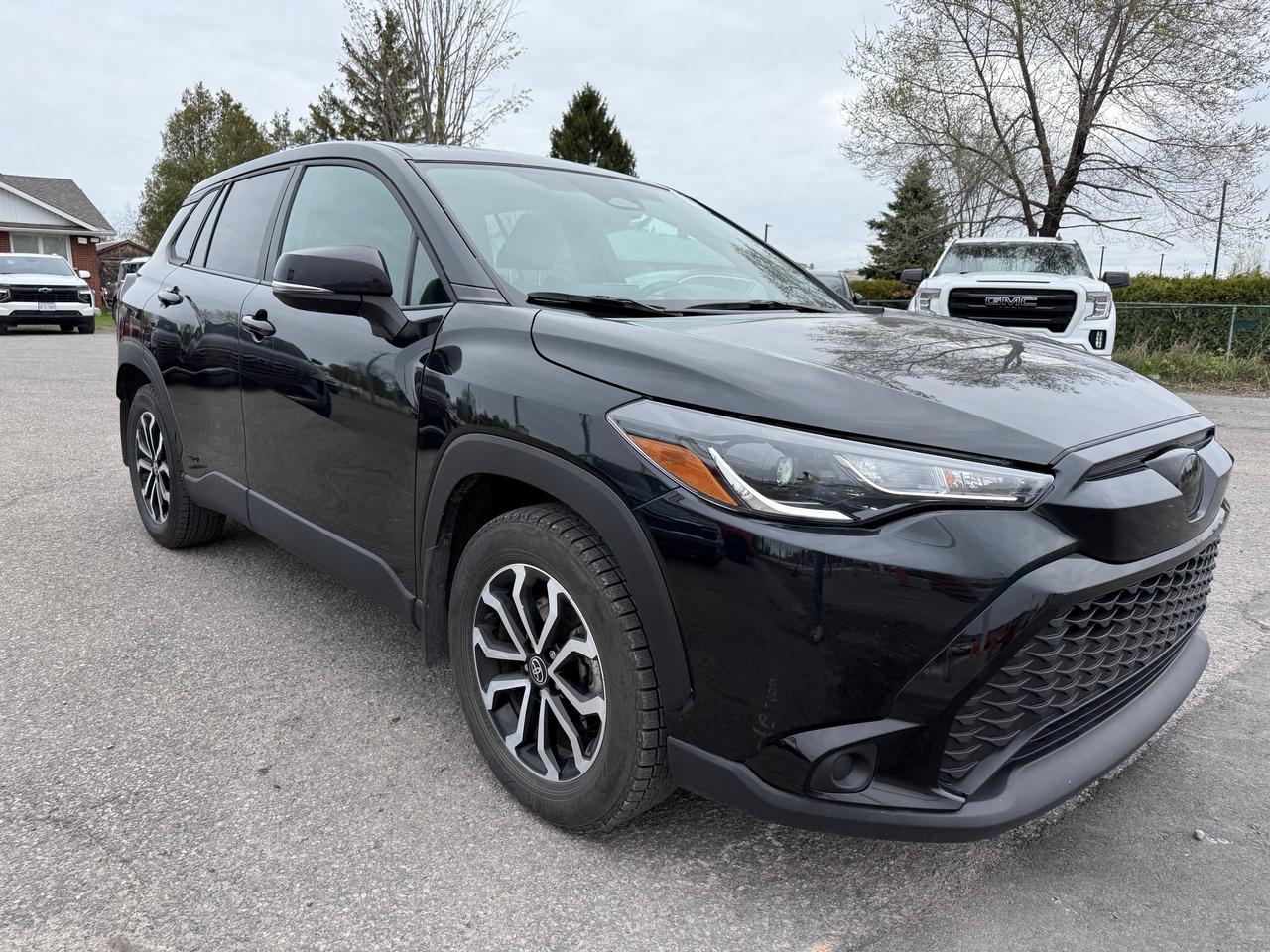 2024 Toyota Corolla Cross Hybrid SE Heated Steering and Seats! Photo