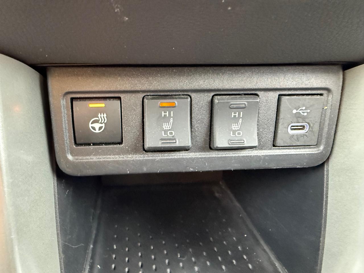 2024 Toyota Corolla Cross Hybrid SE Heated Steering and Seats! Photo