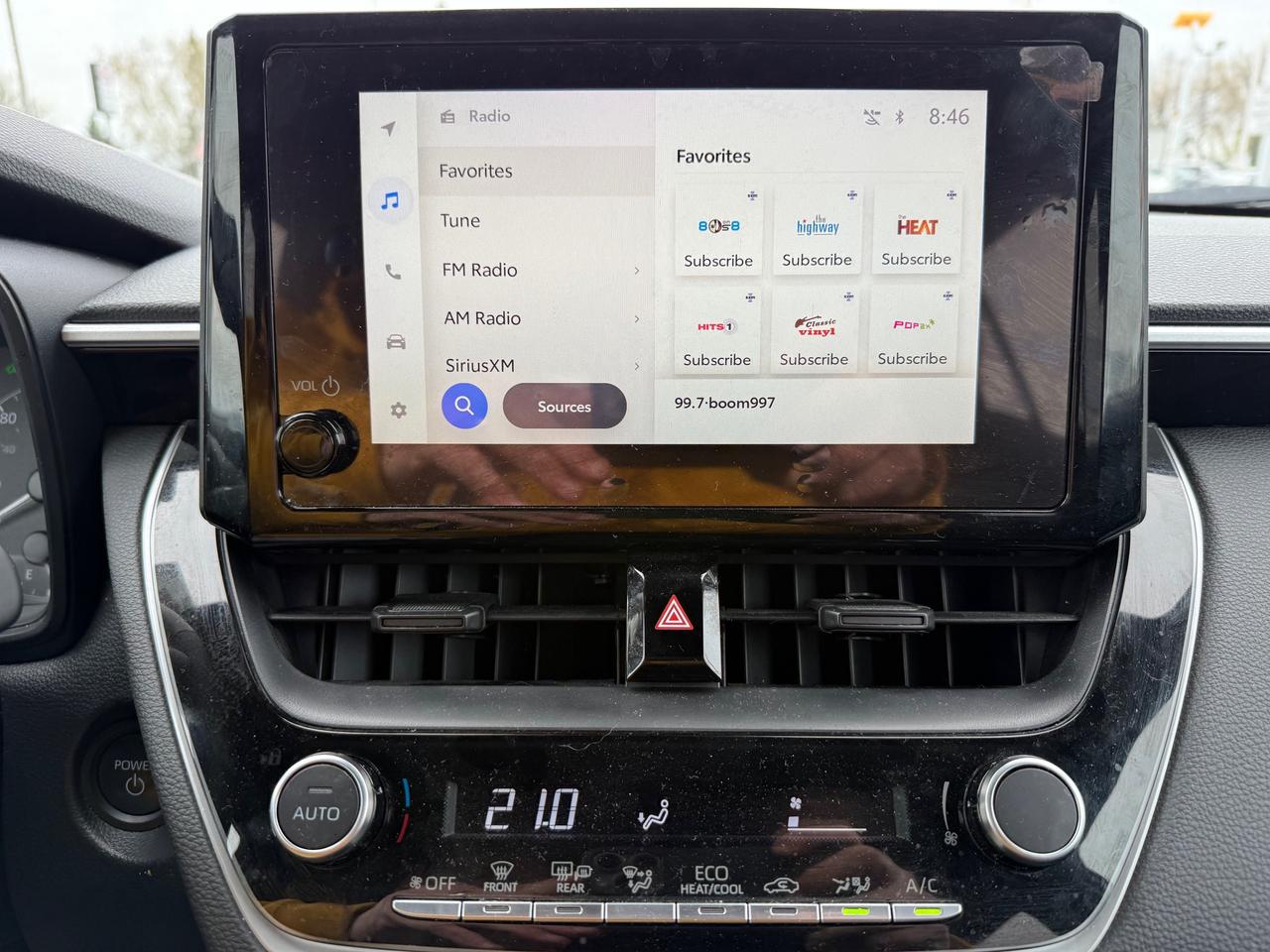 2024 Toyota Corolla Cross Hybrid SE Heated Steering and Seats! Photo