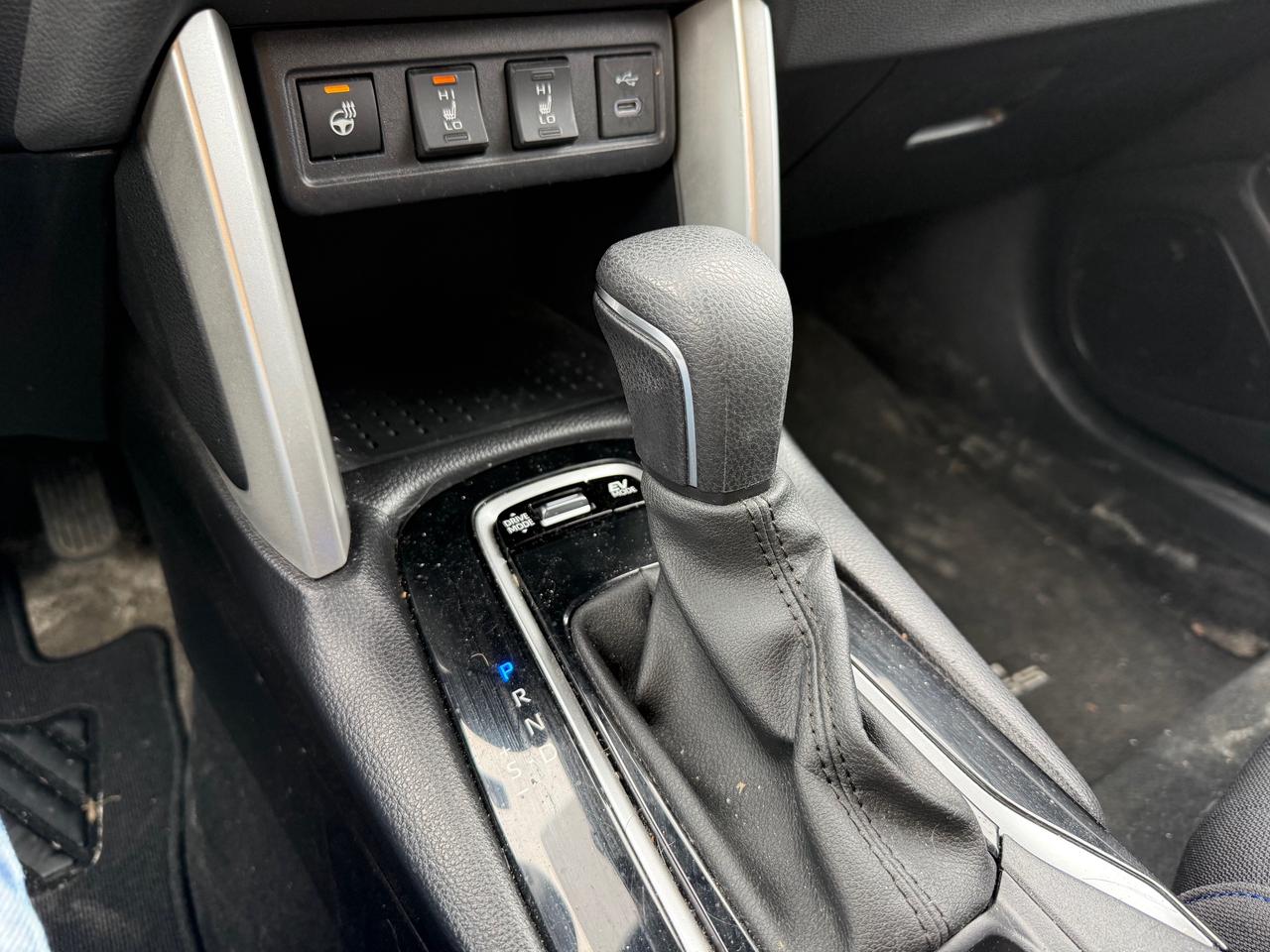 2024 Toyota Corolla Cross Hybrid SE Heated Steering and Seats! Photo